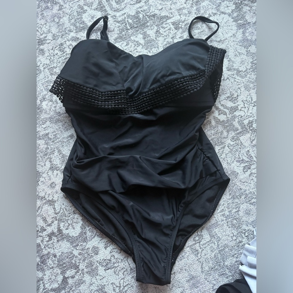 Women’s one piece bathing suit